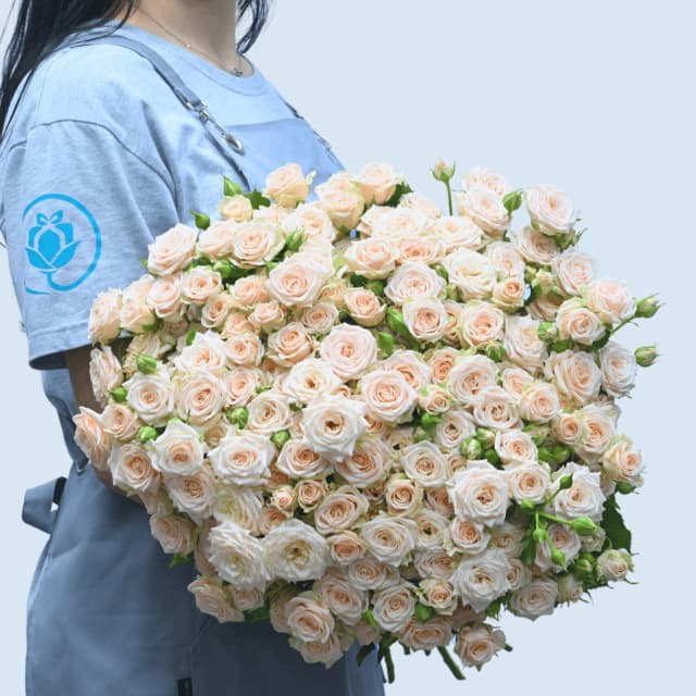 Bouquet with Tender Tanya Medium Spray Roses